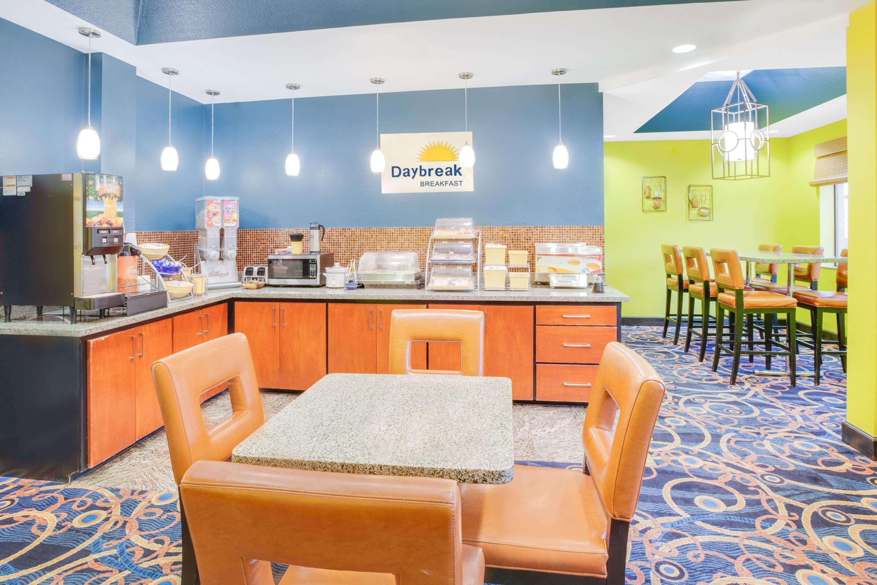 Days Inn & Suites By Wyndham Russellville Eksteriør billede