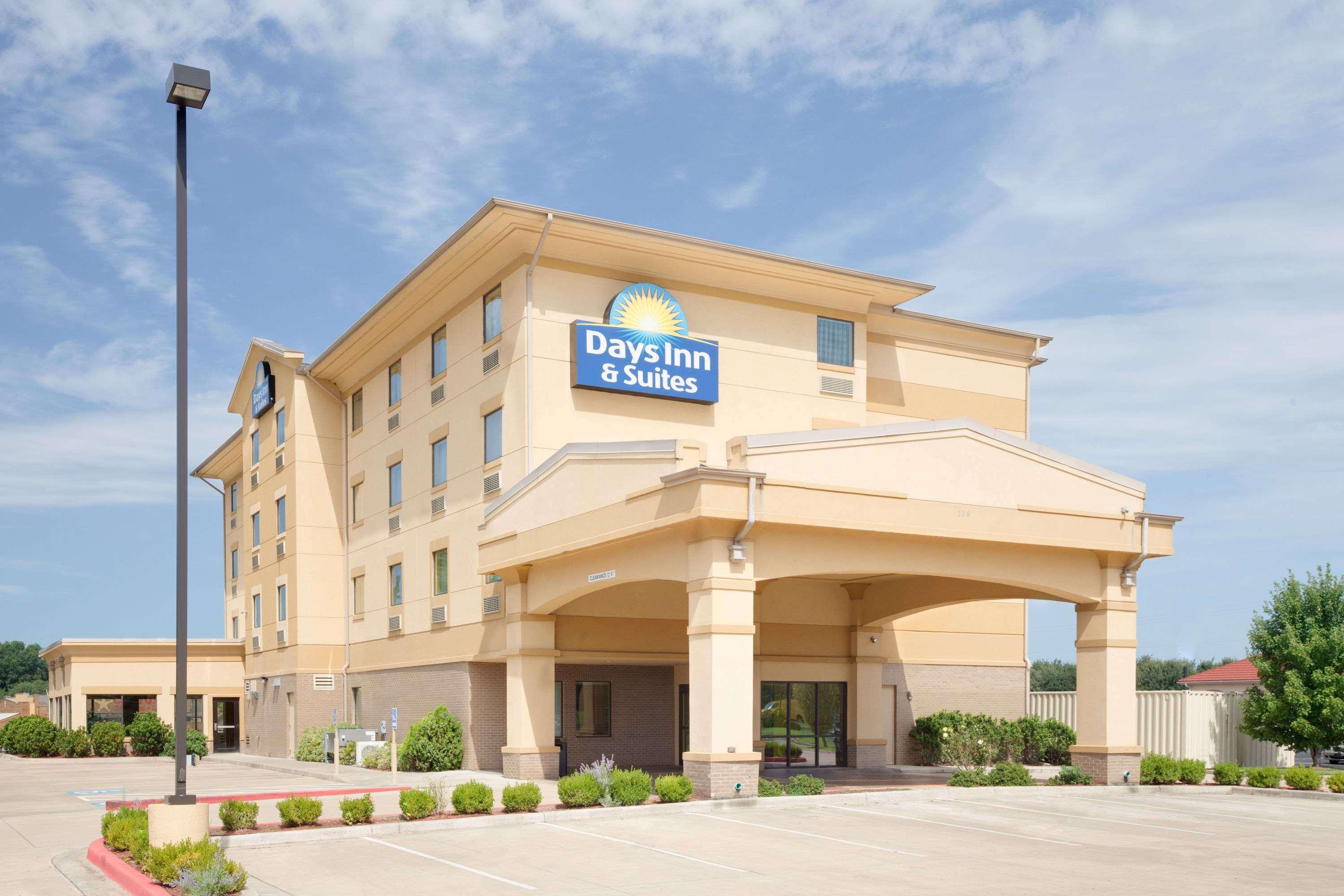 Days Inn & Suites By Wyndham Russellville Eksteriør billede