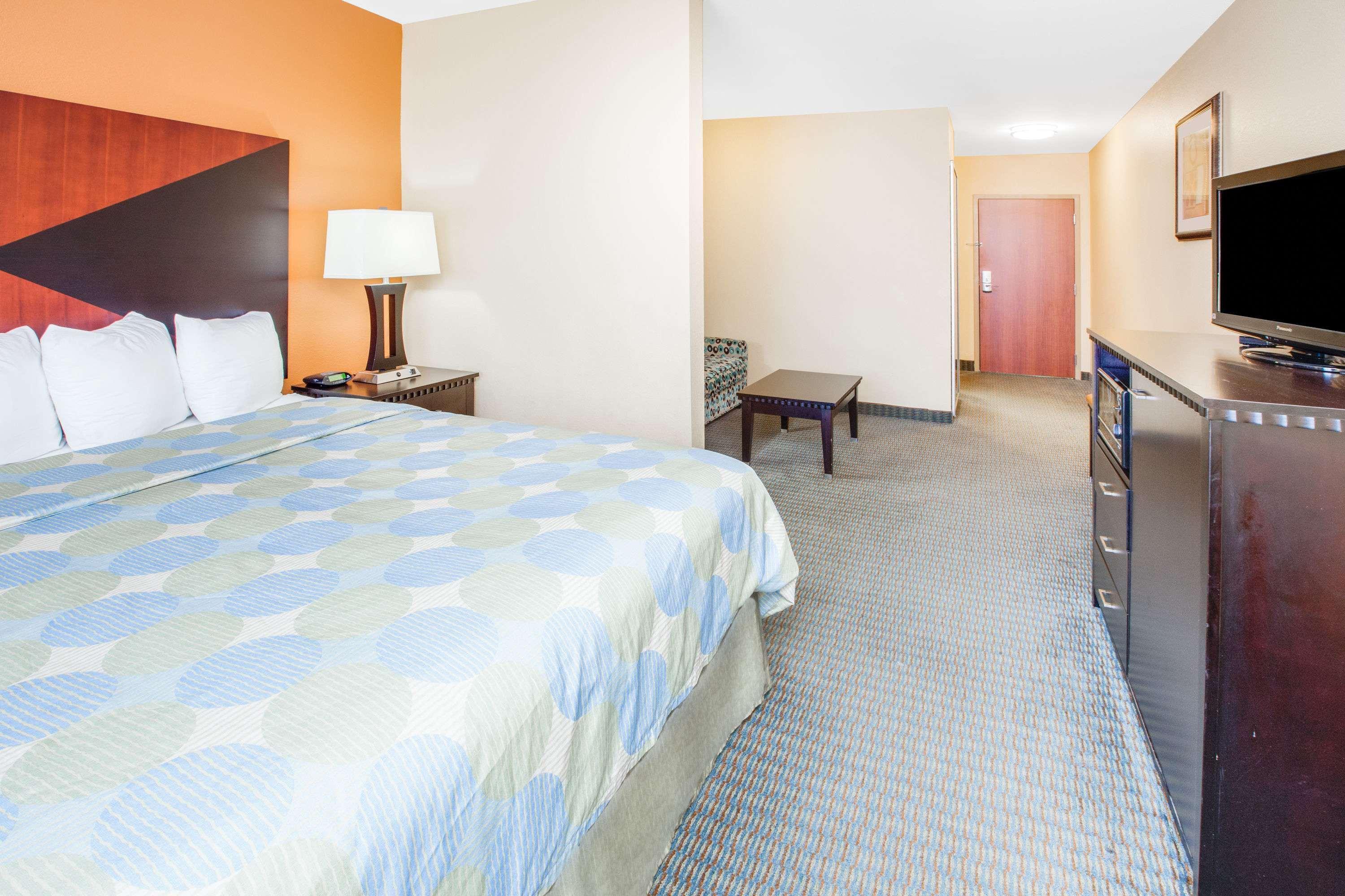 Days Inn & Suites By Wyndham Russellville Eksteriør billede