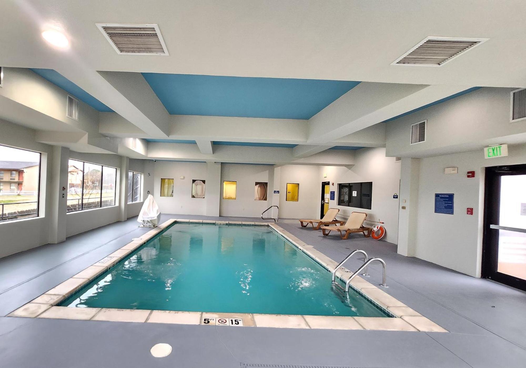 Days Inn & Suites By Wyndham Russellville Eksteriør billede