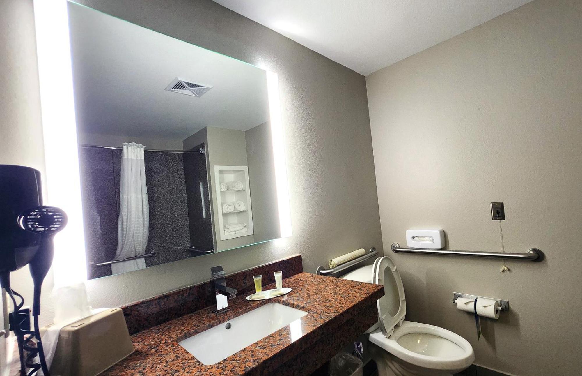 Days Inn & Suites By Wyndham Russellville Eksteriør billede